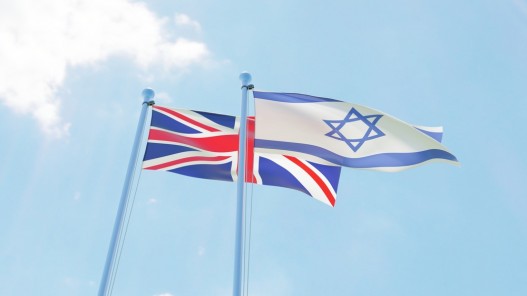 بريطانيا وإسرائيل ستعملان معا لمنع تحول إيران إلى قوة نووية