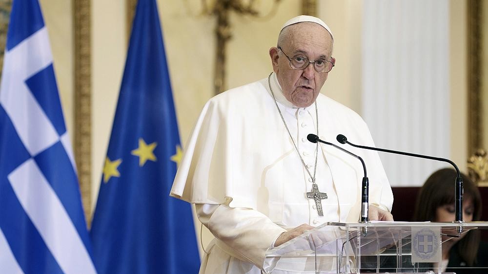 البابا في اليونان: أوروبا "تمزقها الأنانية القومية" في مسألة الهجرة