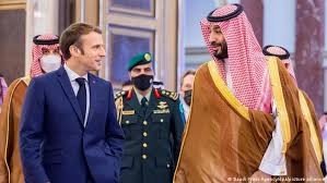 محادثات رسمية بين ولي العهد السعودي الأمير محمد بن سلمان، والرئيس الفرنسي إيمانويل ماكرون، في قصر السلام في جدة