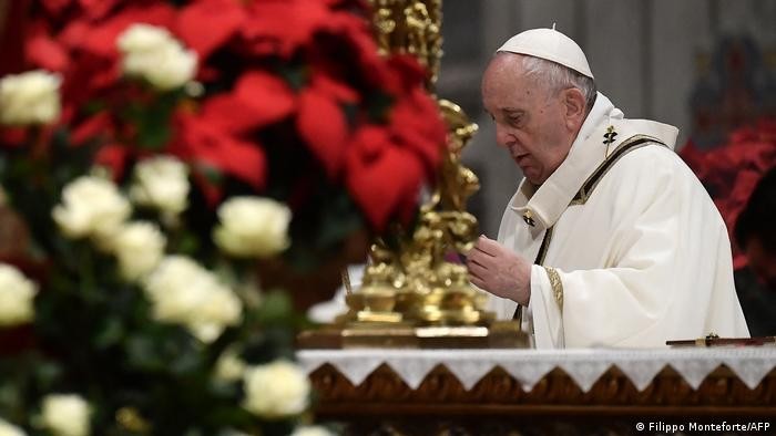 البابا فرنسيس يذكر بالتواضع