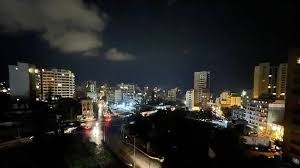 مشهد من بيروت في الظلام