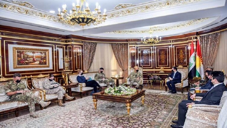 رئيس حكومة إقليم كردستان العراق مسرور بارزاني ونائب القائد العام لقوات التحالف في العراق وسوريا الجنرال كارل هاريس