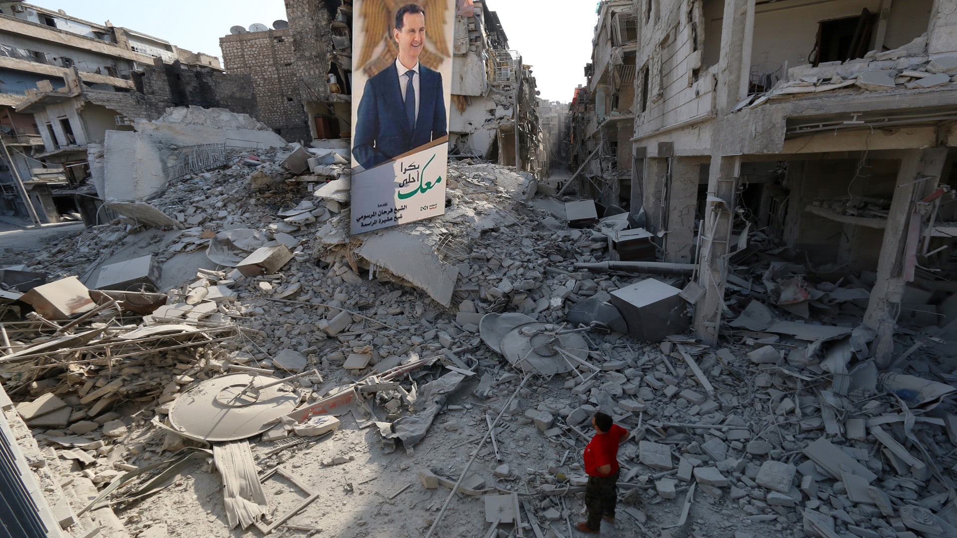 صورة بشار الأسد على الأبنية المهدمة بعد قصف قواته لها