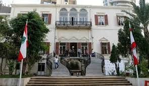 إحدى سفارات لبنان في الخارح