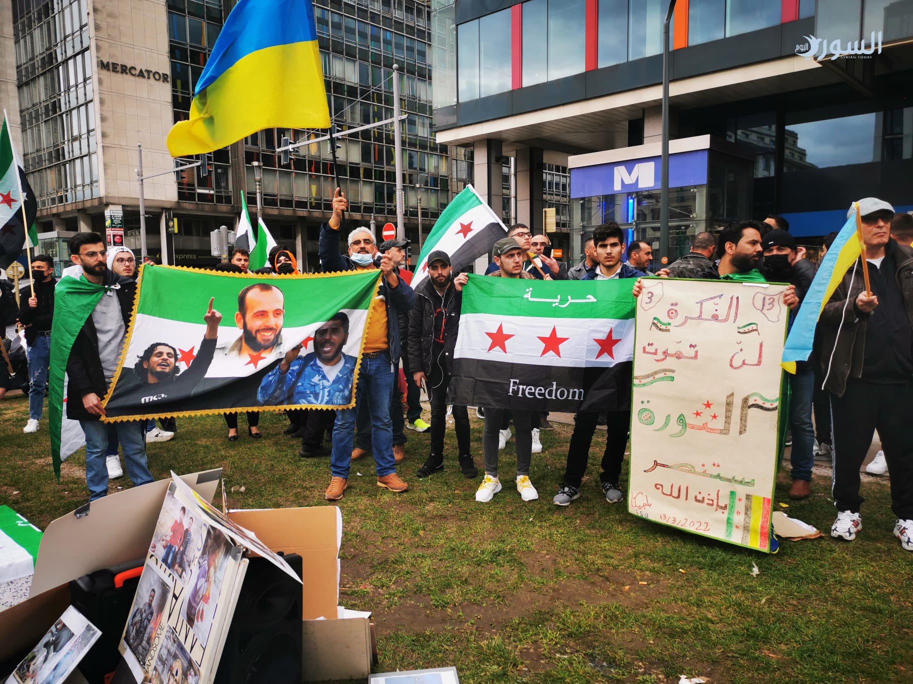 جانب من وقفة أمام البعثة الروسية في بروكسل ( خاص السوري اليوم)