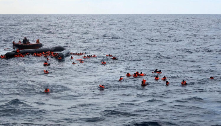صورة تعبيرية تظهر غرق مهاجرين في البحر المتوسط