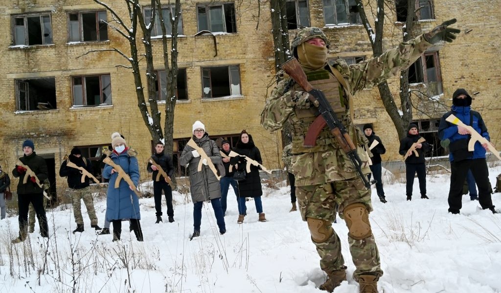 تدريبات للمدنيين في أوكرانيا