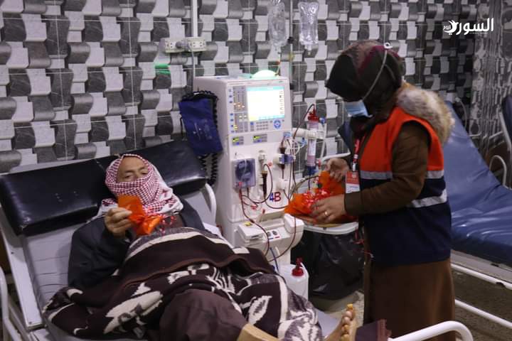 مريض يعاني من قصور كلوي في مركز ابن سينا بادلب (وسائل تواصل)