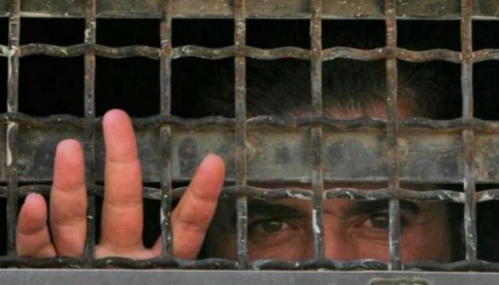 صورة تعبيرية عن معتقل فلسطيني في سجون النظام السوري