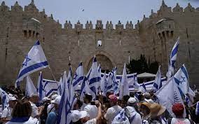 صخاينة في مسيرة الأعلام أمام باب العامود في القدس