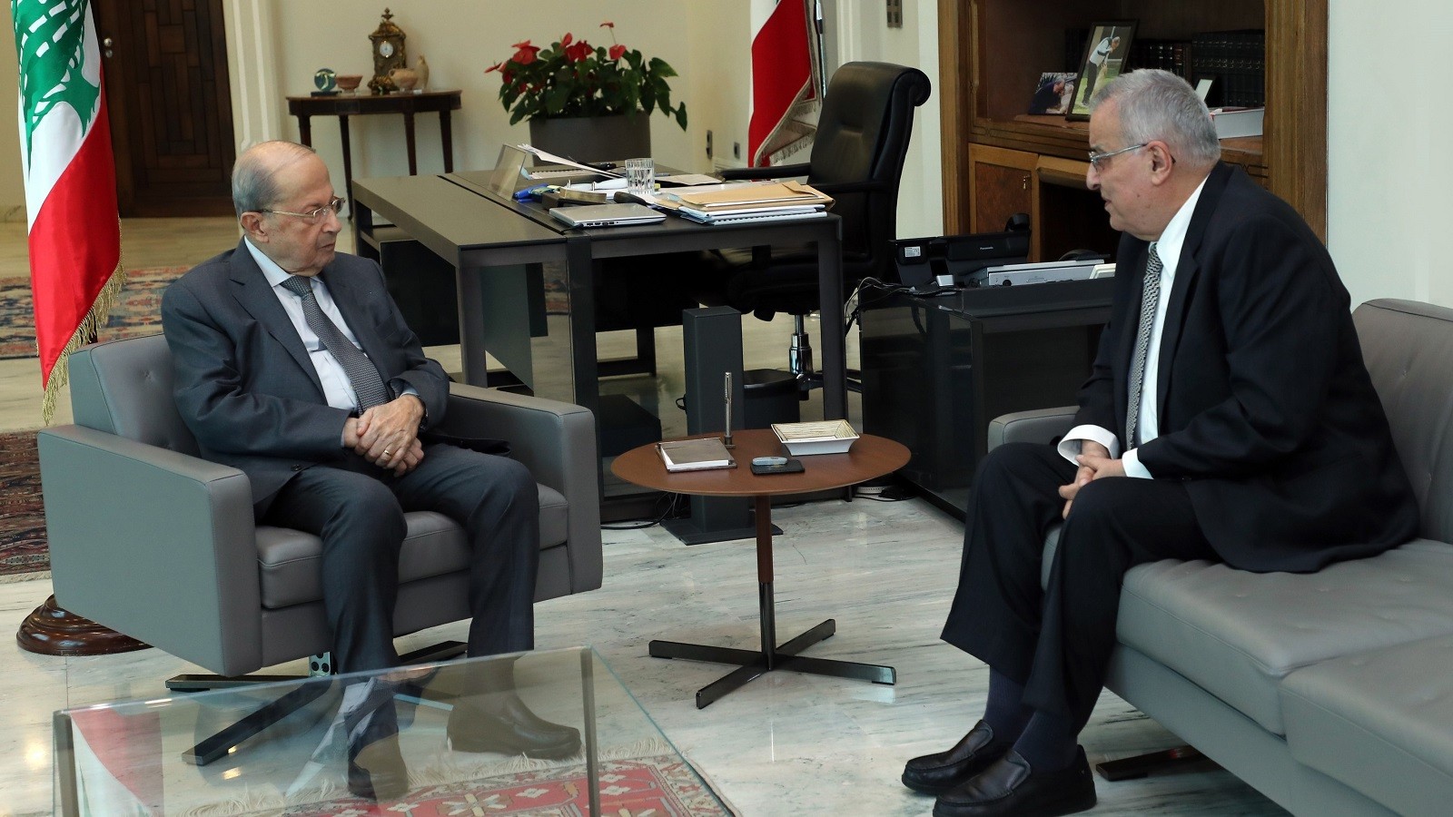الرئيس اللبناني ميشيل عون ووزير الخارجية اللبناني عبد الله بوجبيب