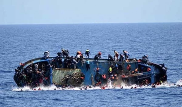 صورة تعبيرية غرق قارب يقل مهاجريبن قرب السواحل الليبية (انترنت)