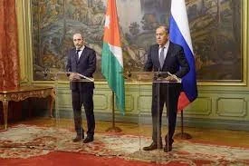 وزير الخارجية الروسي سيرغي لافروف ووزير الخارجية الأردني أيمن الصفدي
