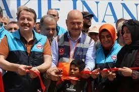وزير الداخلية التركي سليمان صويلو يفتتح قرية في شمال سوريا