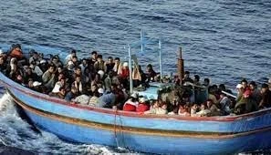 قارب للمهاجرين في البحر المتوسط