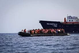 صورة تعبيرية عن انقاذ السفن الأوربية لقوارب الهجرة في البحر المتوسط