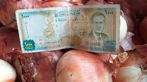 صورة تعبيرية عن تدني سعر  الليرة السورية