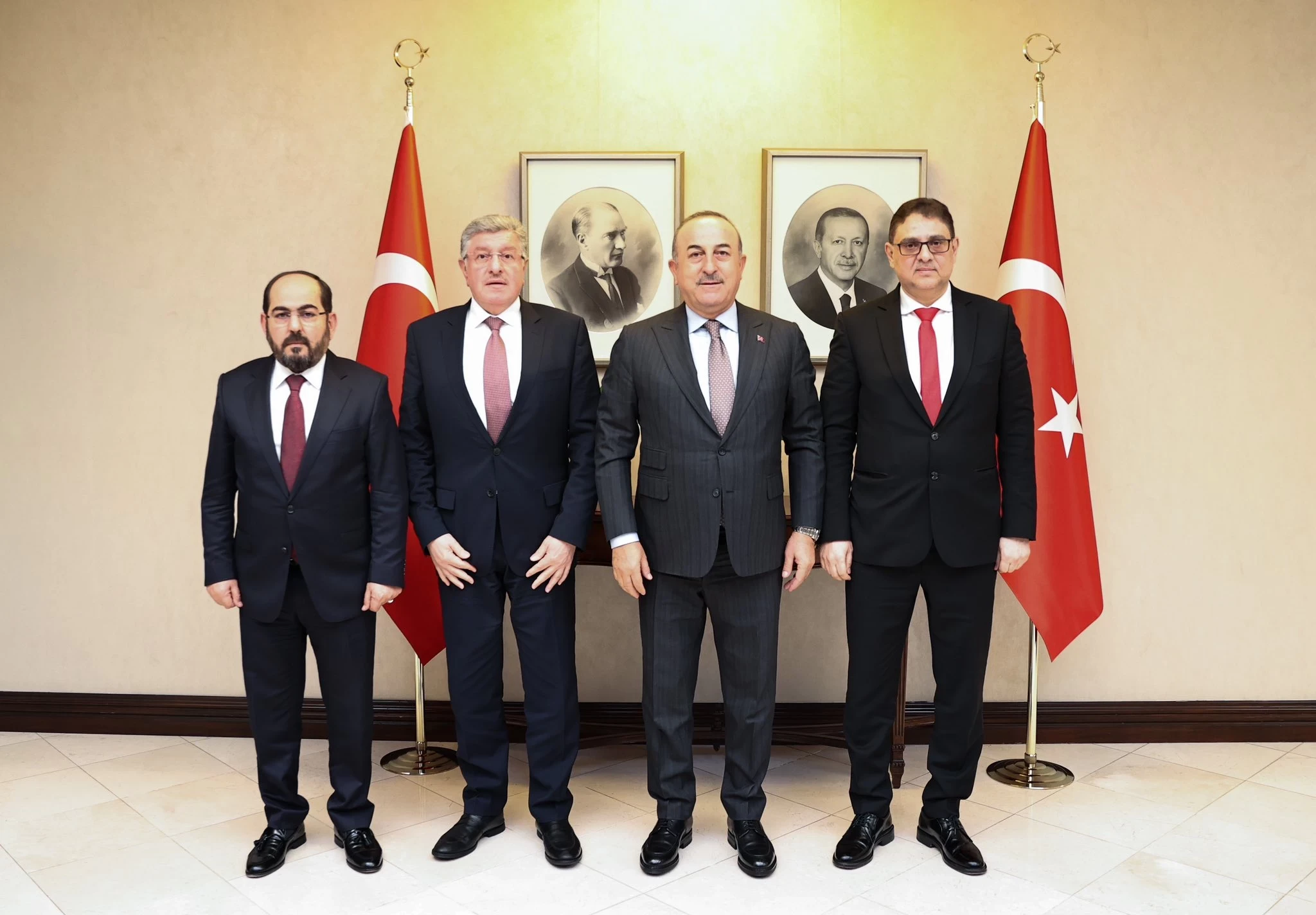 أثناء استقبال وزير الخارجية التركي جاويش أوغلو لرؤساء الائتلاف والحكومة المؤقتة وهيئة التفاوض