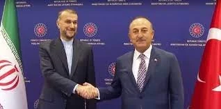 وزير خارجية تركيا مولو جاووش أوغلو والإيراني حسين أمير عبد اللهيان