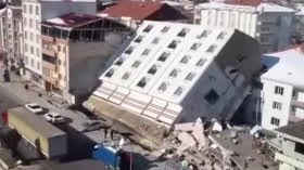 جانب من الزلزال المدمر