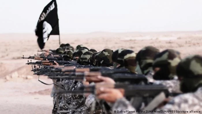 مجموعة من عناصر المنظمة الإرهابية داعش