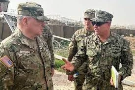 رئيس هيئة الأركان الأميركي الجنرال مارك ميلي في زيارة تفقدية لقاعدة امريكية في سوريا