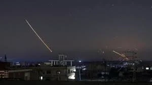 ضربة جوية لمستودع اسلحة في محيذ مدينة حمص