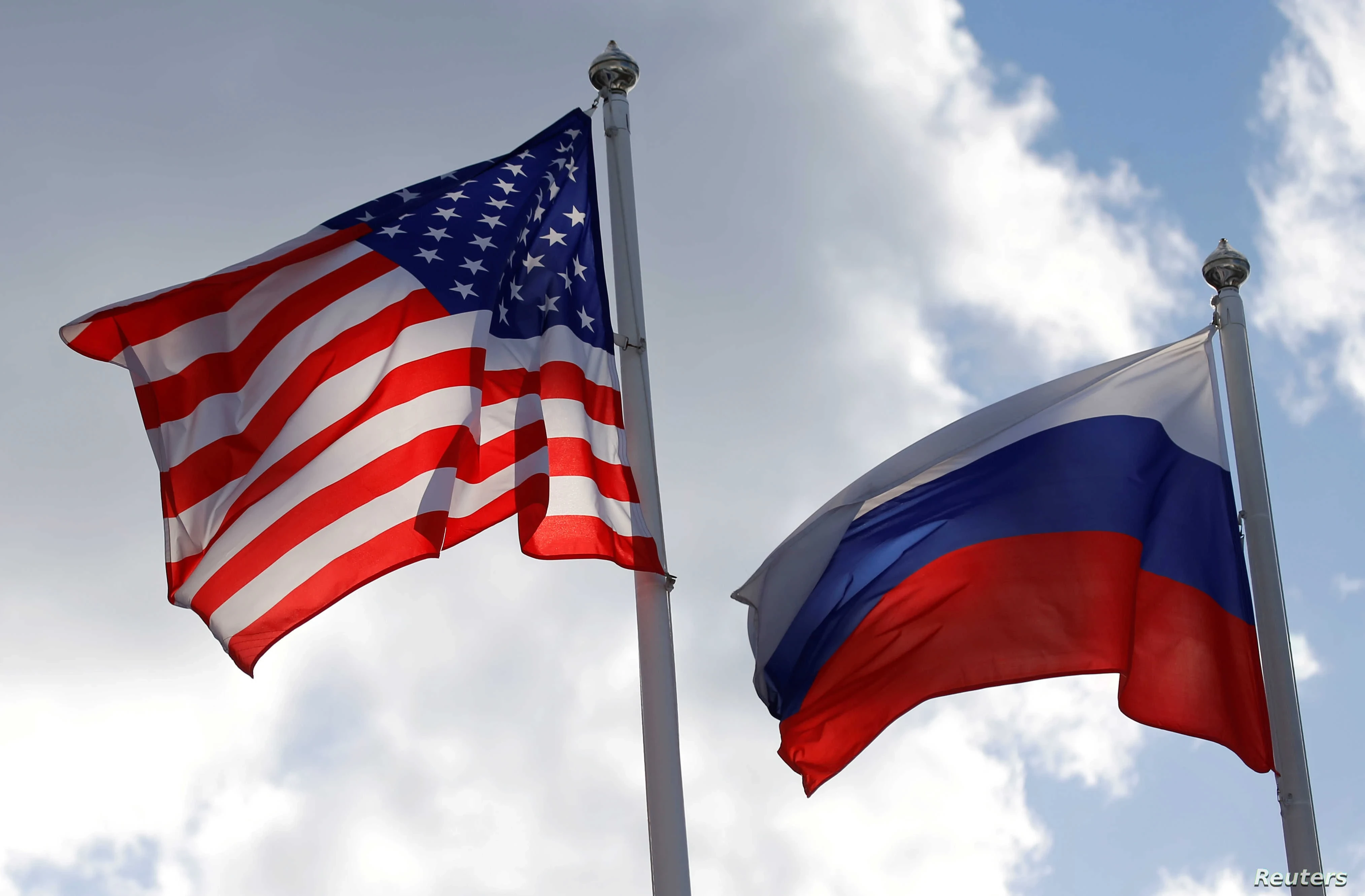 صورة تعبيرية - العلم الروسي والأمريكي