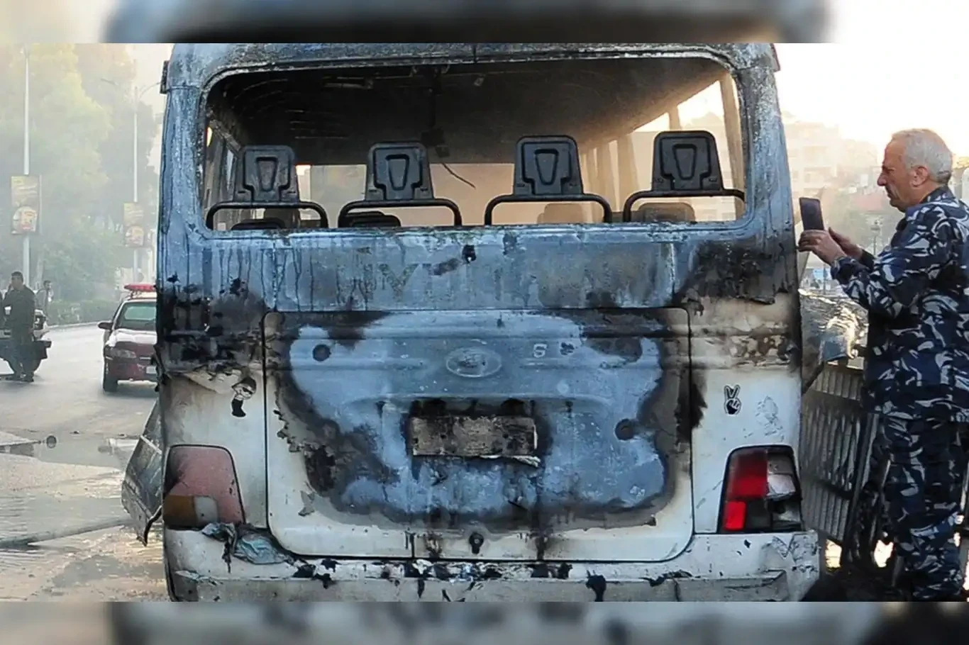حافلة لنقل الجنود تم الهجوم عليها من قبل تنظيم داعش في سوريا