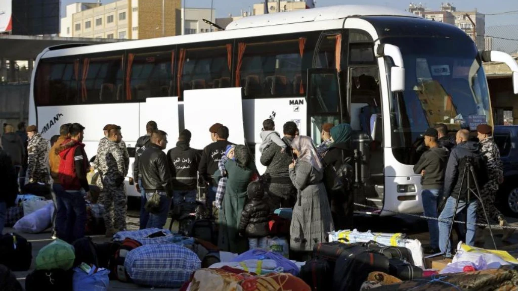 الأمن اللبناني يرحل لاجئين سوريين