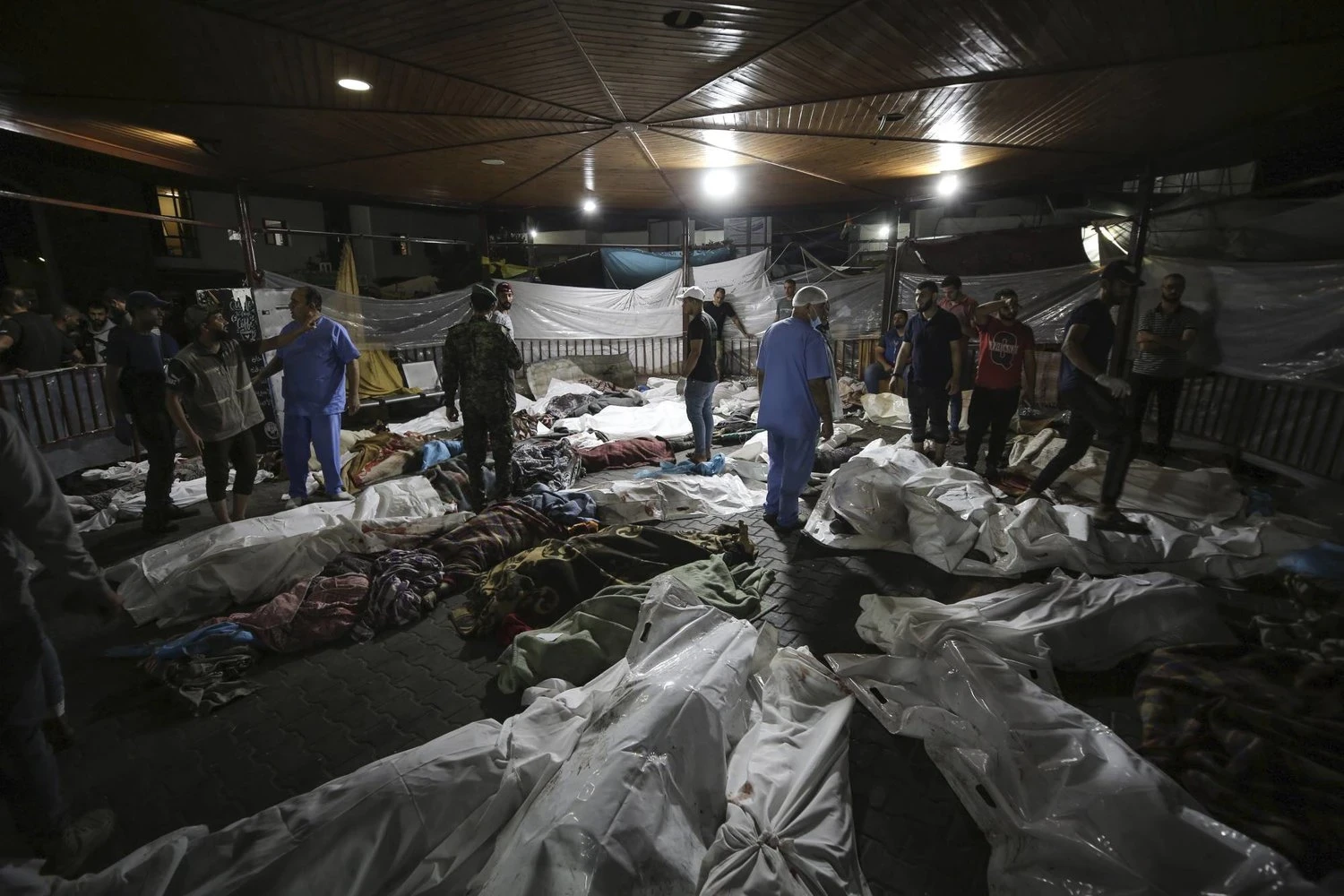 يضحايا المجزرة الوحشية التي ارتكبتها دولة الاحتلال في مشفى المعمداني في غزة