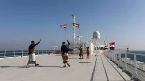 باخرة نقل يستولي عليها الحوثوين في البحر الأحمر