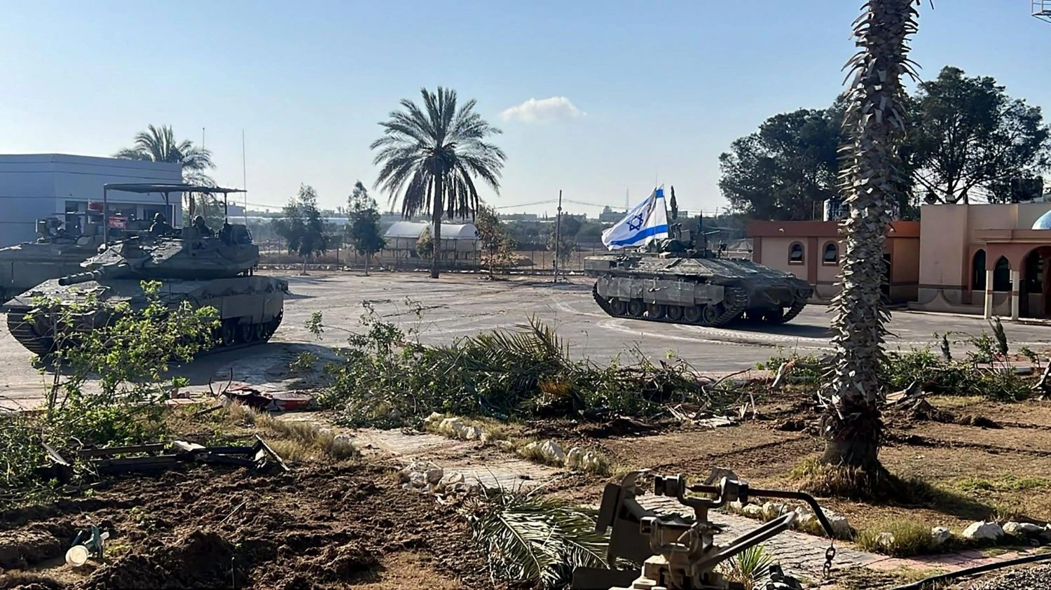 دبابات اسرئيلية تقتحم معبر رفح