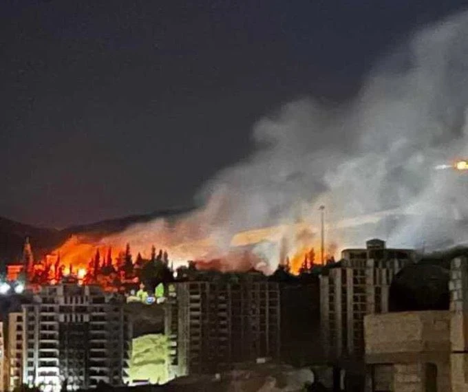 النيران مشتعلة بمناطق في مدينة دمشق بعد القصف الإسرائيلي