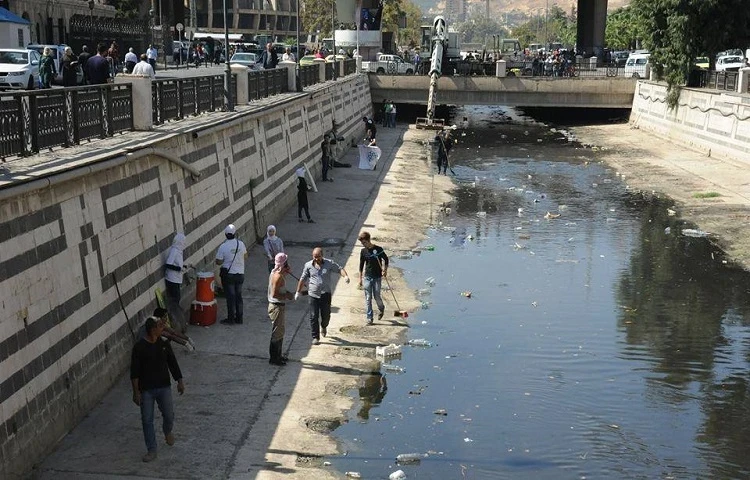 نهر بردى وسط مدينة دمشق