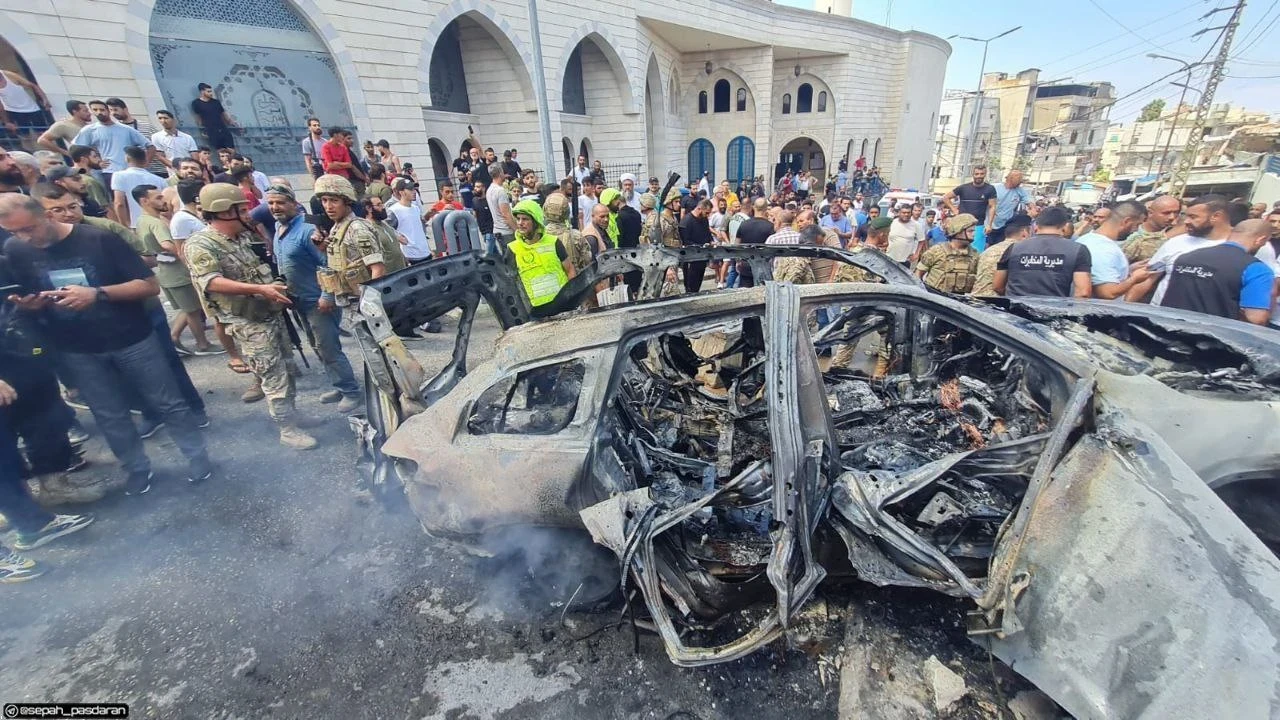 السيارة التي كان يستقلها قائد في شهداء الأقصى في لبنان