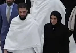 الرئيس السوري الانتقالي أحمد الشرع برفقة زوجته في الحرم المكي