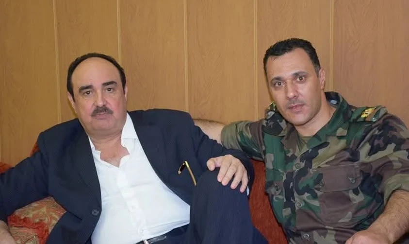 العقيد السابق في قوات النظام خالد عناد الطلب الغزالي بجانب رستم غزالي