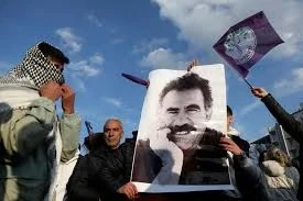 حزب العمال الكردستاني في الصورة رئيس الحزب عبد الله أوجلان