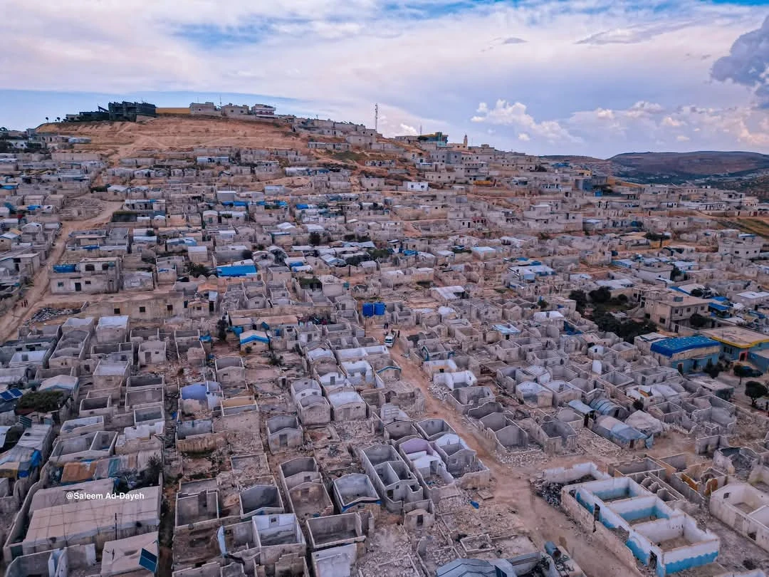 صورة للمخيم بعد خروج اللاجئين منه