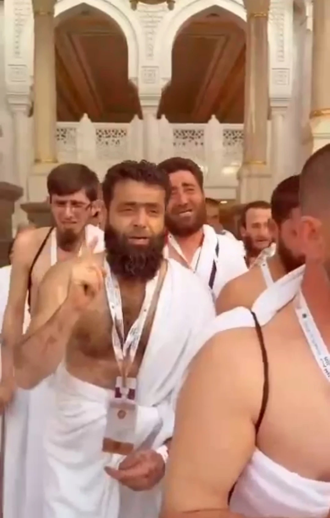 الحجاج من ذوي الشهداء والمصابين في معارك التحرير