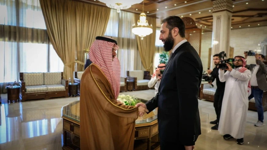 لقاء الرئيس السوري أحمد الشرع مع وزير الخارجية السعودية الأمير فيصل بن فرحان
