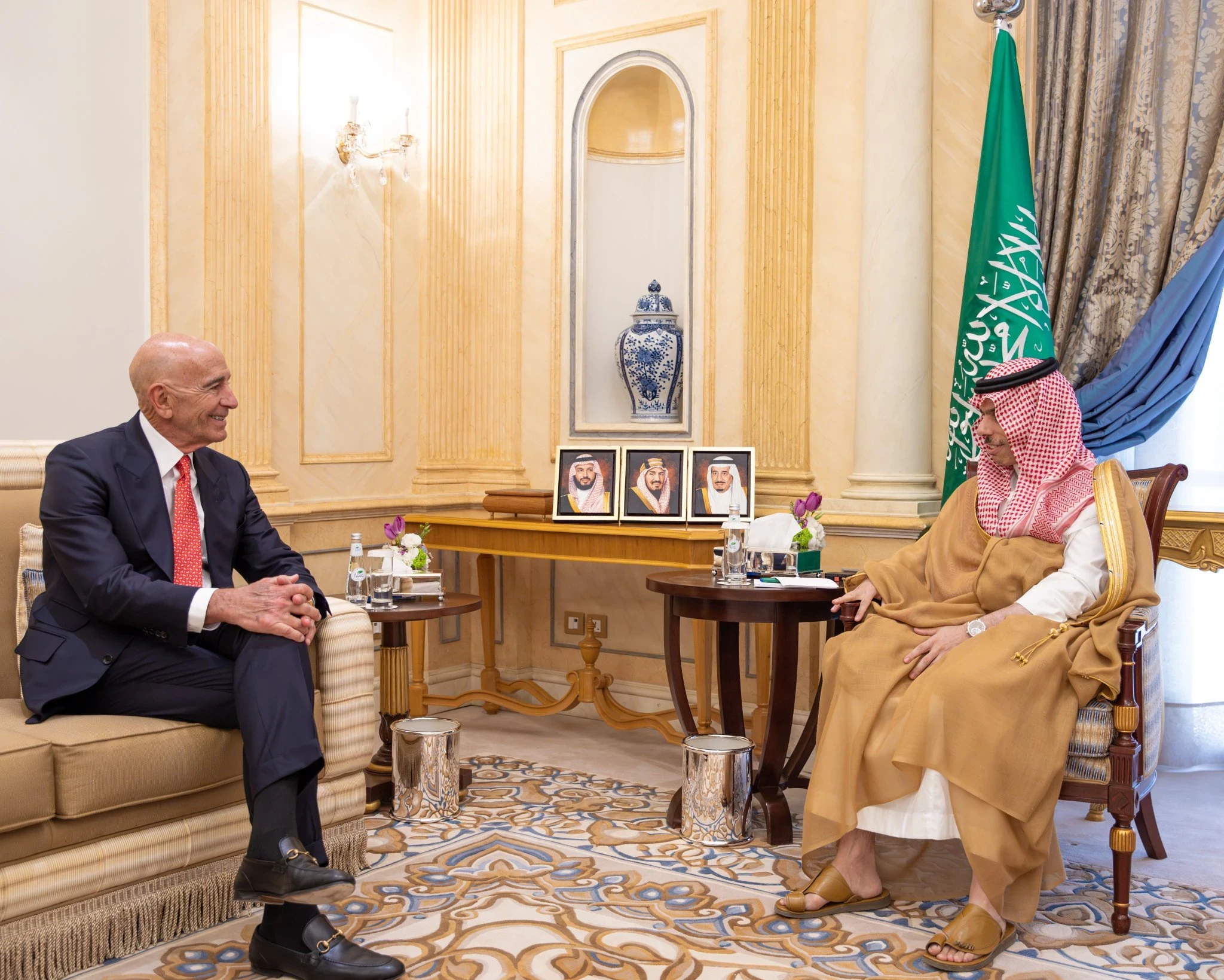 وزير الخارجية السعودي، الأمير فيصل بن فرحان والمبعوث الأميركي إلى دمشق توم باراك