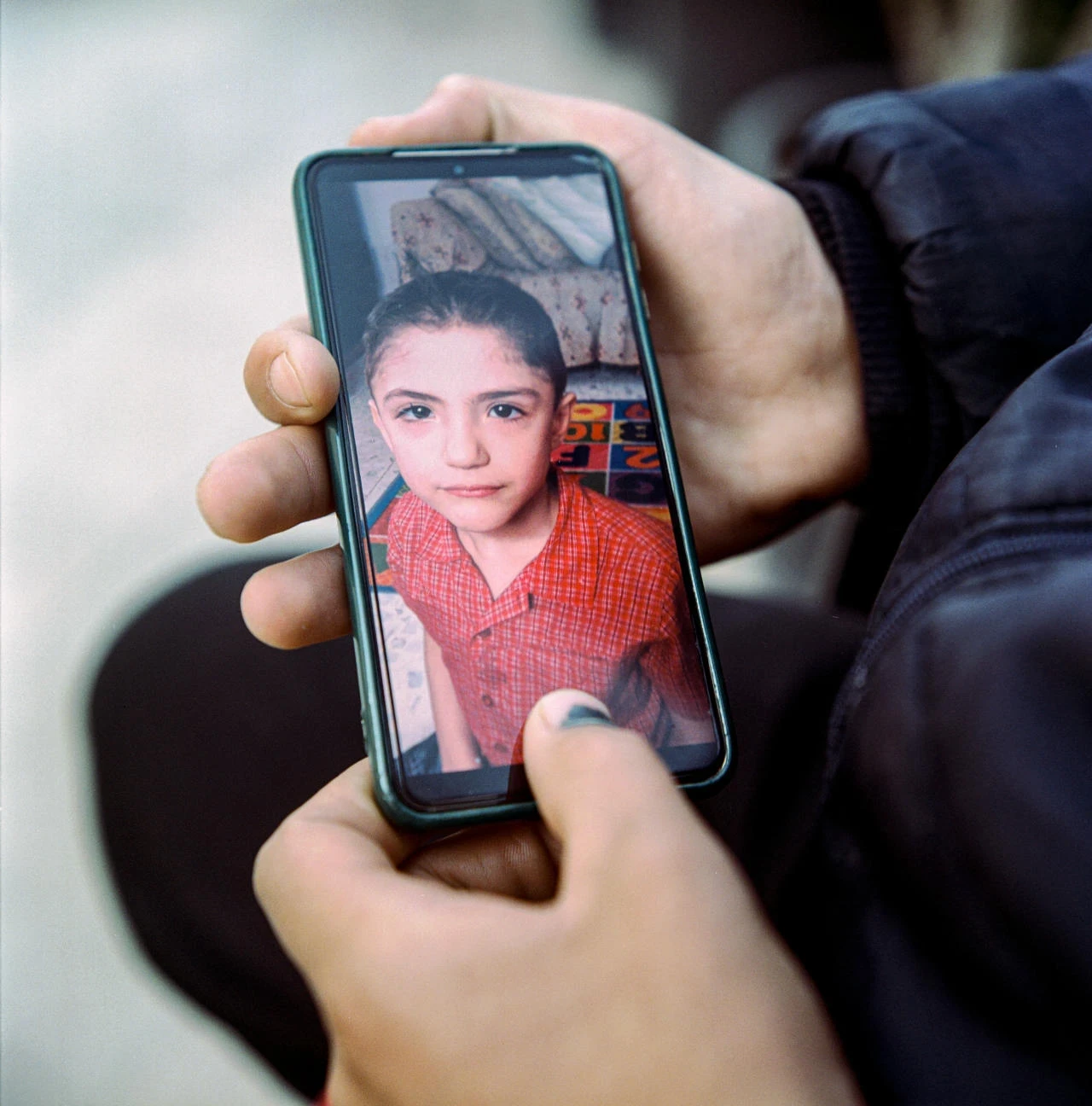 الطفل احمد ابن الدكتورة نائلة العباسي المختفي مع خمسة من إخوته حين اعتقال والديهم / نيويورك تايمز