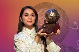 الطفلة السورية بانا العبد تتسلم جائزة "كيدز رايتس"