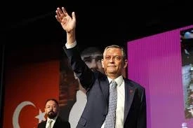 زغيم المعارضة التركية أوغور إوزيل