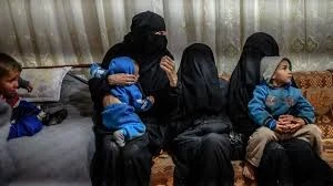 عائلات في مخيم الهول