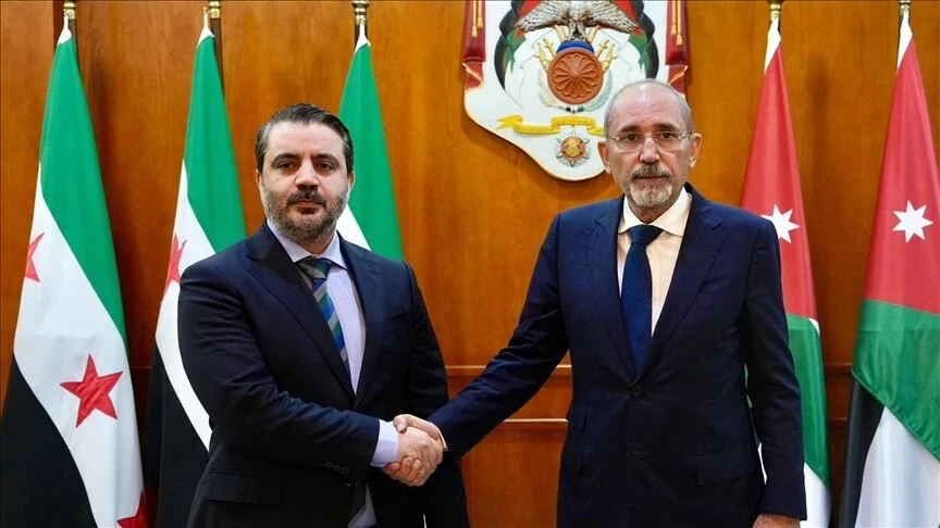 وزير الخارجية السوري أسع د الشيباني مع نظيره الأردن أيمن الصفدي