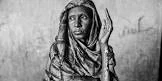 الصورة الفائزة بالجائزة والتي تظهر فيها سيدة سودانية خلال الحرب في السودان