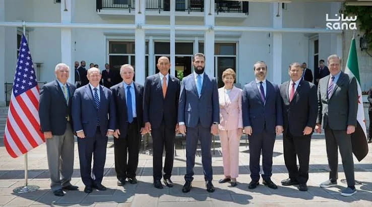 الرئيس أحمد الشرع مع الوفد الأمريكي